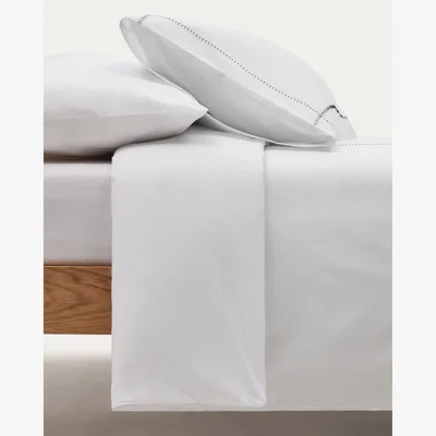 Kave Home Elvia 100% cotton percale duvet cover and pillow case set, 180 thread count in white, 180 x 200cm