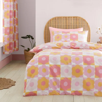 Dunelm Catherine Lansfield Retro Daisy Duvet Cover and Pillowcase Set Pink