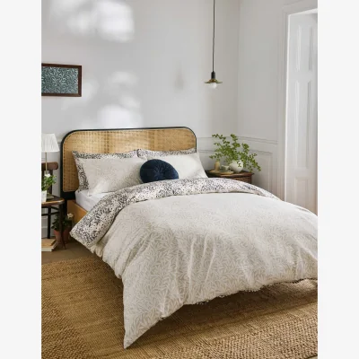 Marks & Spencer William Morris At Home Set of 2 Pure Cotton Michaelmas Daisy Pillowcases Cream Mix