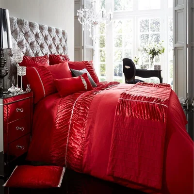 The Range Premium Polycotton Alina Duvet and Pillowcase Set - Red / Single