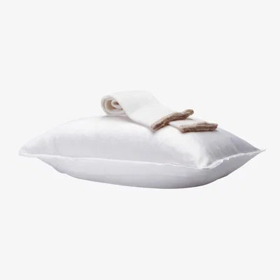 Wolf & Badger Heritage Travel Pillowcase - White With White Trim | London & Avalon