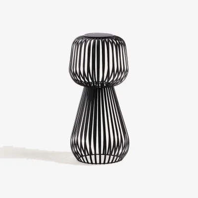 Kave Home Reiba black metal solar table lamp