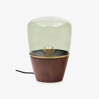 Kave Home Silex table lamp made of walnut veneer and green glass
