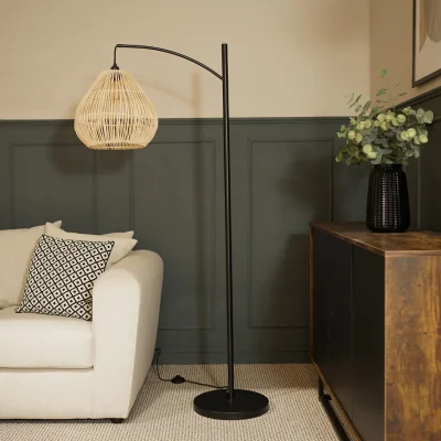 The Range Preto Curved Floor Lamp with Teardrop Rattan Shade - Black