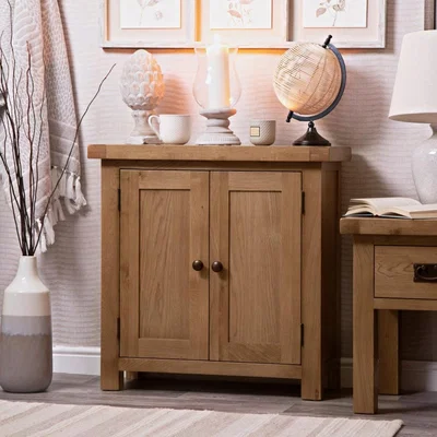 Chiltern Oak Furniture Winchester Oak Cupboard