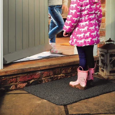 Hug Rug Outdoor Charcoal Doormat
