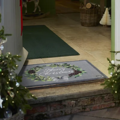 Hug Rug Christmas Wreath Washable Doormat