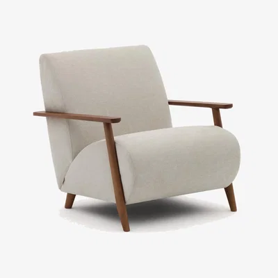 Kave Home Meghan armchair in pearl chenille and solid ash wood with walnut finish.