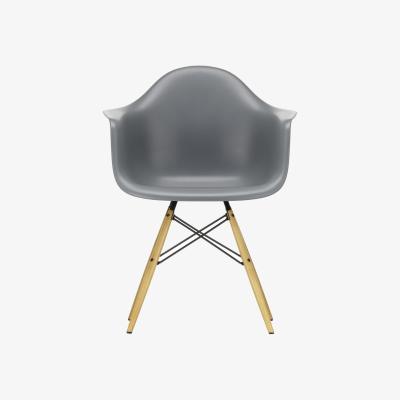 Made in Design Armchair RE DAW - Eames Plastic Armchair plastic material / (1950) - Light wood legs / Recycled - Vitra