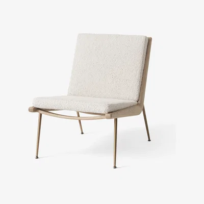 Made in Design Boomerang HM1 (1956) Padded armchair - / Oak by &tradition White/Natural wood
