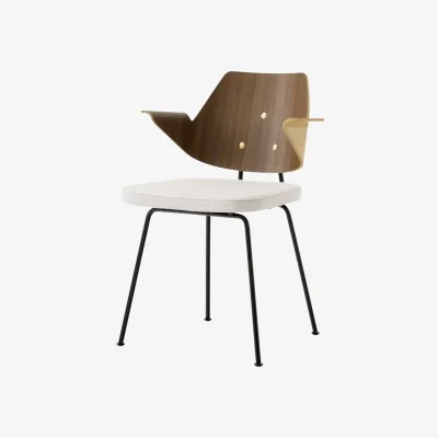 Made in Design RFH RD7 Armchair natural wood / Robin Day, 1951 - Upholstered seat - &tradition