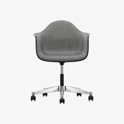 Made in Design PACC - Eames Plastic Armchair Armchair on casters plastic material black / (1950) - Full padding / Recycled - Vitra