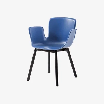Made in Design Juli Plastic Armchair - / 4 wooden feet by Cappellini Blue