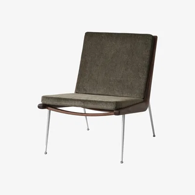Made in Design Boomerang HM1 (1956) Padded armchair textile green / Walnut - &tradition