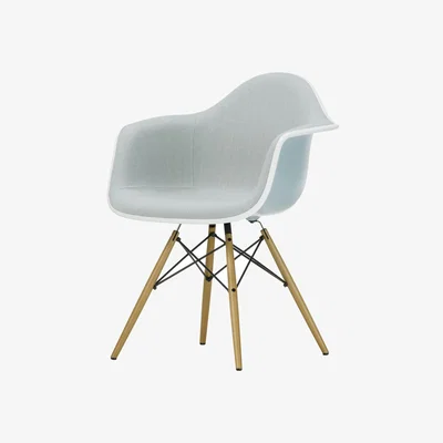 Made in Design Padded armchair RE DAW - Eames Plastic Armchair plastic material / (1950) - Light wood legs - Full padding / Recycled - Vitra