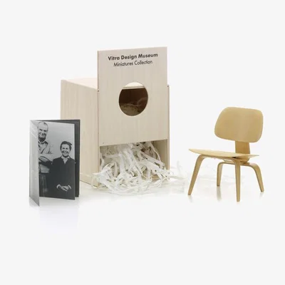 Made in Design LCW Miniature - / Eames (1945) by Vitra Natural wood