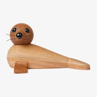 Nordic Nest Spring Copenhagen Anaana seal decoration 17 cm Oak