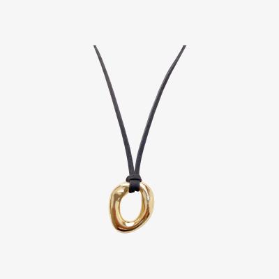 Wolf & Badger Women's Gold / Black Sculpture Necklace Mario | Smilla Brav