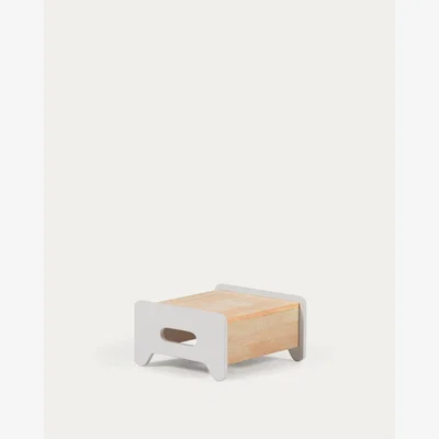 Kave Home Cecilia kids’ step-stool in solid natural and white FSC MIX Credit pine