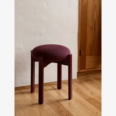 Nordic Nest Fredericia Furniture Pioneer low stool Odino RC43 bordeaux-bordeaux beech