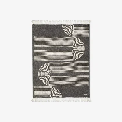 Amara Throw