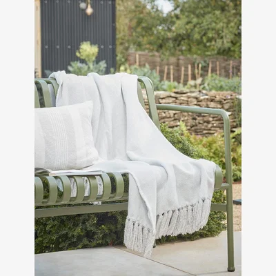 Cox and Cox Indoor Outdoor Chevron Throw - Soft Grey