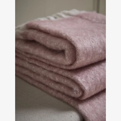 Cox and Cox Cosy Doze Throw - Blush