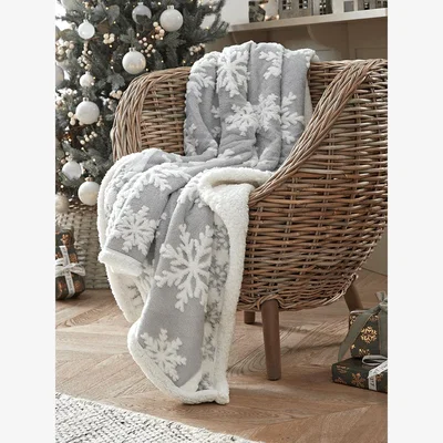 Cox and Cox Textured Snowflakes Fleecy Throw