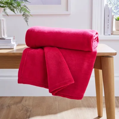 Dunelm Soft Fleece 130cm x 170cm Throw Magenta