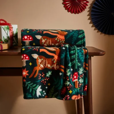 Dunelm Woodland Hares Fleece Throw Green