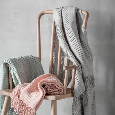 Knees Linear Pleat Throw - Silver