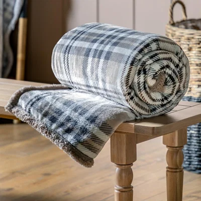 Knees Tartan Sherpa Throw - Natural