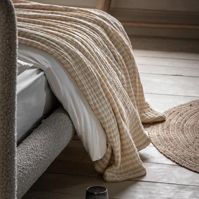 Knees Crinkle Stripe Bedspread - Beige