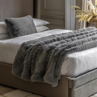 Knees Roscose Faux Fur Throw - Small