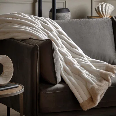 Knees Whinfell Luxury Faux Fur Throw - Cream