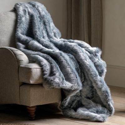Knees Alaskan Faux Fur Throw