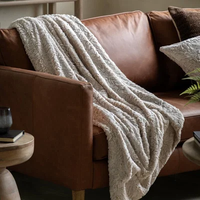 Knees Hampshire Faux Fur Throw - Natural