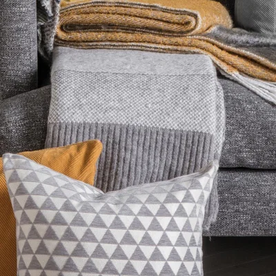 Knees Knitted 2 Tone Throw - Grey