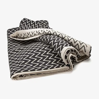 Nordic Nest Zigzag bedspread black 140x260 cm