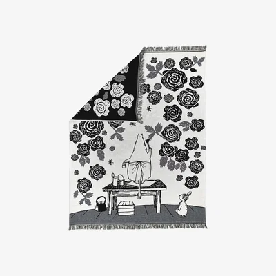 Nordic Nest Moominmamma rose garden throw Back - White