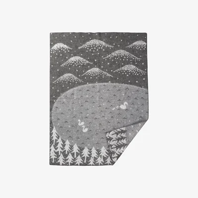 Nordic Nest Lake in the valley throw grey