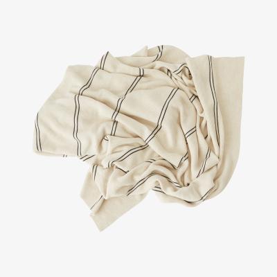 Nordic Nest Rivi throw 134x184 cm Off white-black