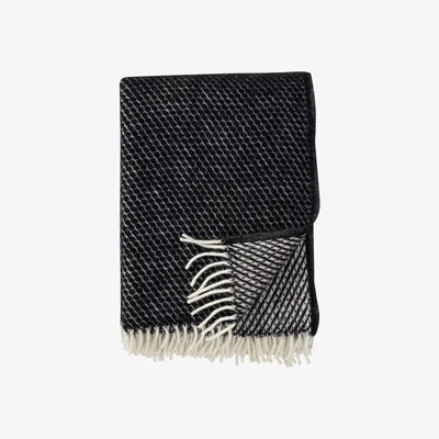 Nordic Nest Velvet wool throw black