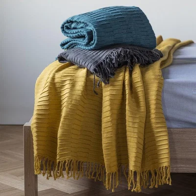 Olivia's Gallery Interiors Linear Pleat Throw | Outlet / Charcoal
