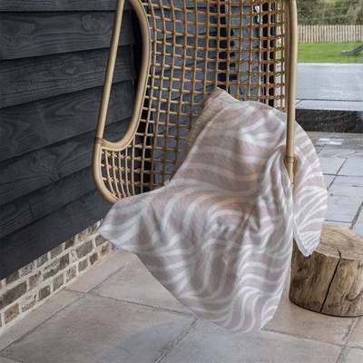 The Range Geometric Pattern With Leaves Blanket - Pink