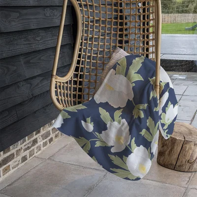 The Range Winter Rose Blanket - Blue
