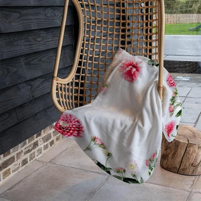 The Range Scattered Flowers Blanket - Pink