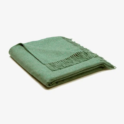Tobias Oliver Nobilis | Amanda Throw | Aqua