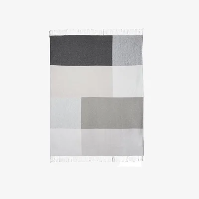 Woods Furniture Riley Grey Throw Blanket