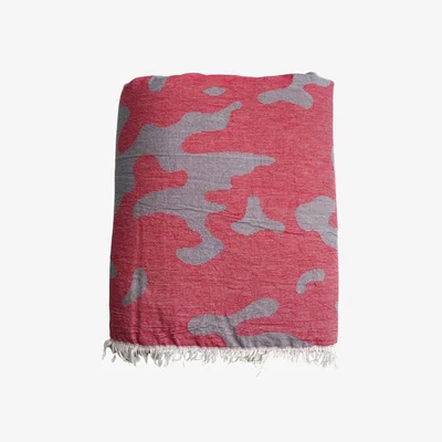 Wolf & Badger Grey / Red Camo Fleece Lined Throw - Scarlet / Grey One Size Ailera
